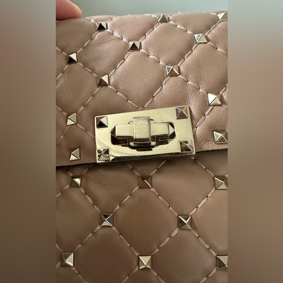 Valentino Garavani Medium Nappa Rockstud Spike Shoulder Bag - Picture 6 of 16